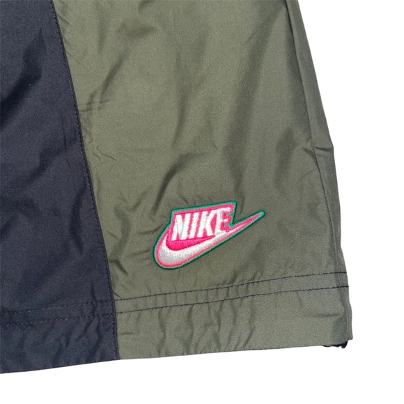 SOLD***Nike NSW Icon Clash Woven Skirt - Picture 4 of 4